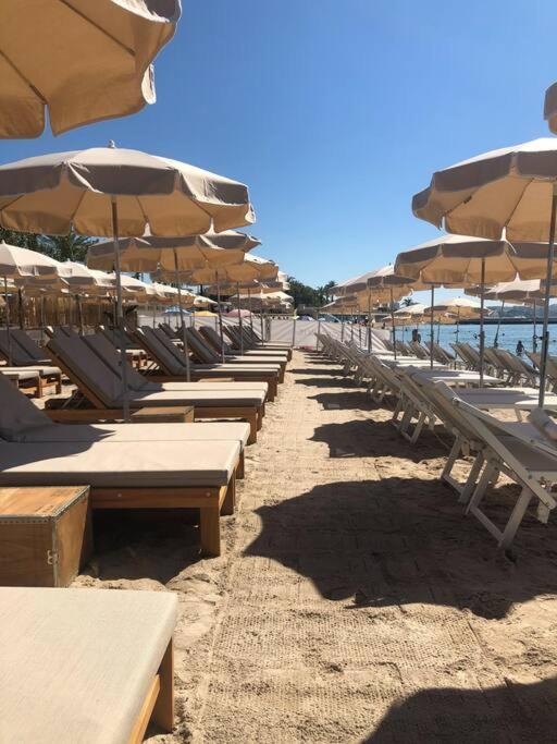 F2 Climatise A Golfe -Juan En Front De Mer Et Piscine Vallauris Exterior photo